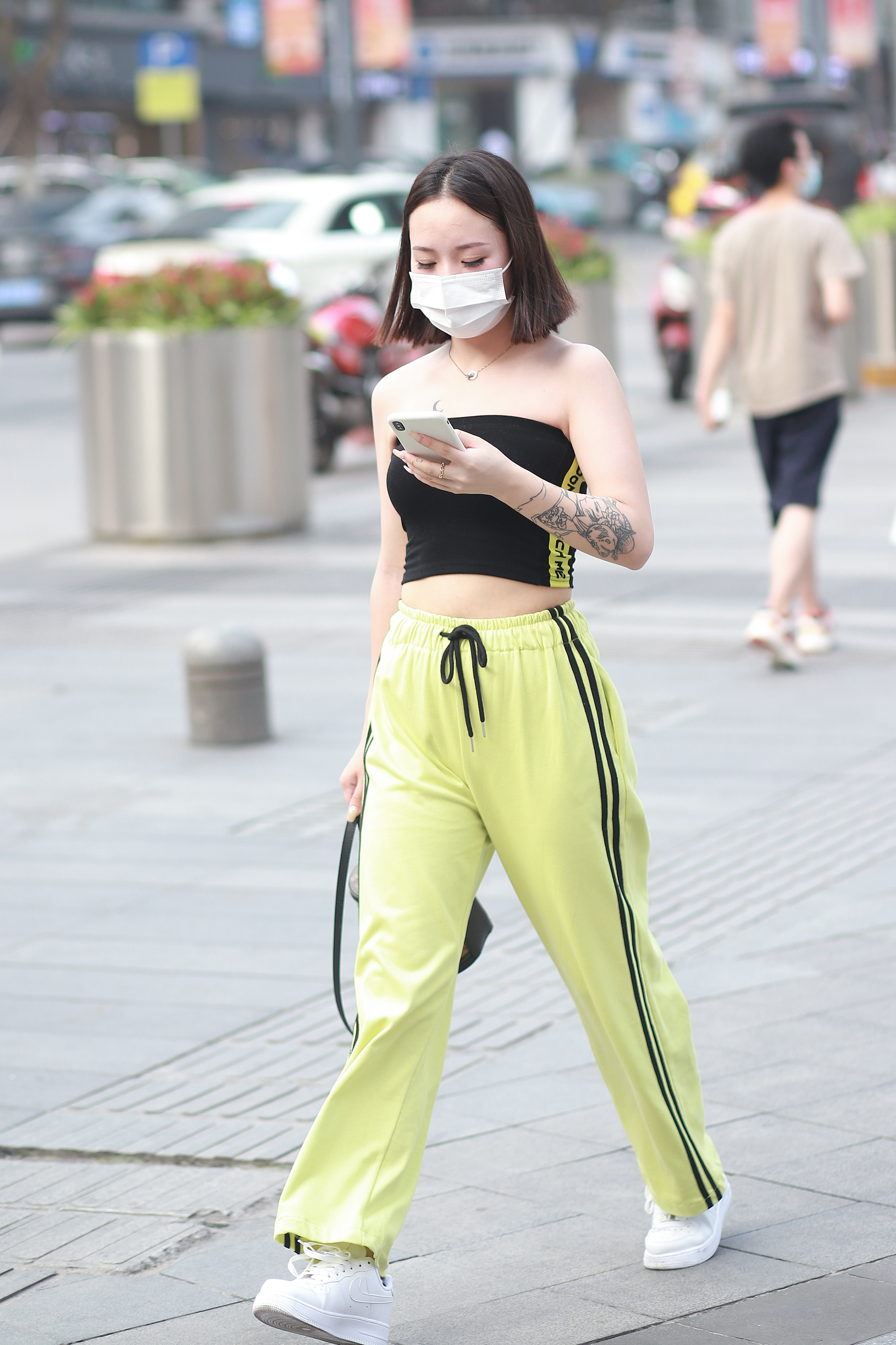 查大叔街拍|最单纯的喜欢就是,就算你拒绝了我,我对你也永远没有埋怨。