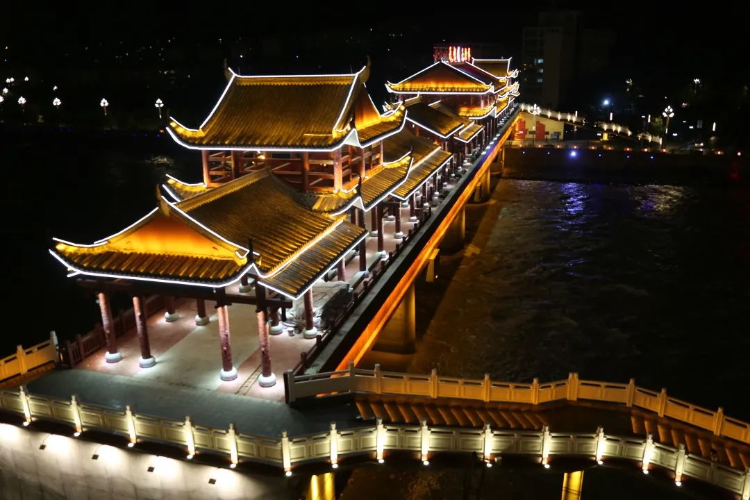 成都快报 绿色成为4084平方公里最亮的底色，汶川保生态也是保民生！