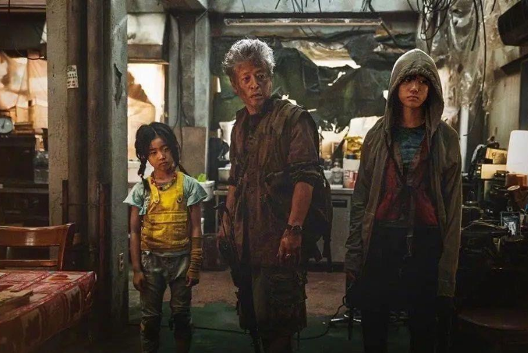 釜山行|釜山行：“丧尸母体”上车后，谁发现她说的话了？细思极恐