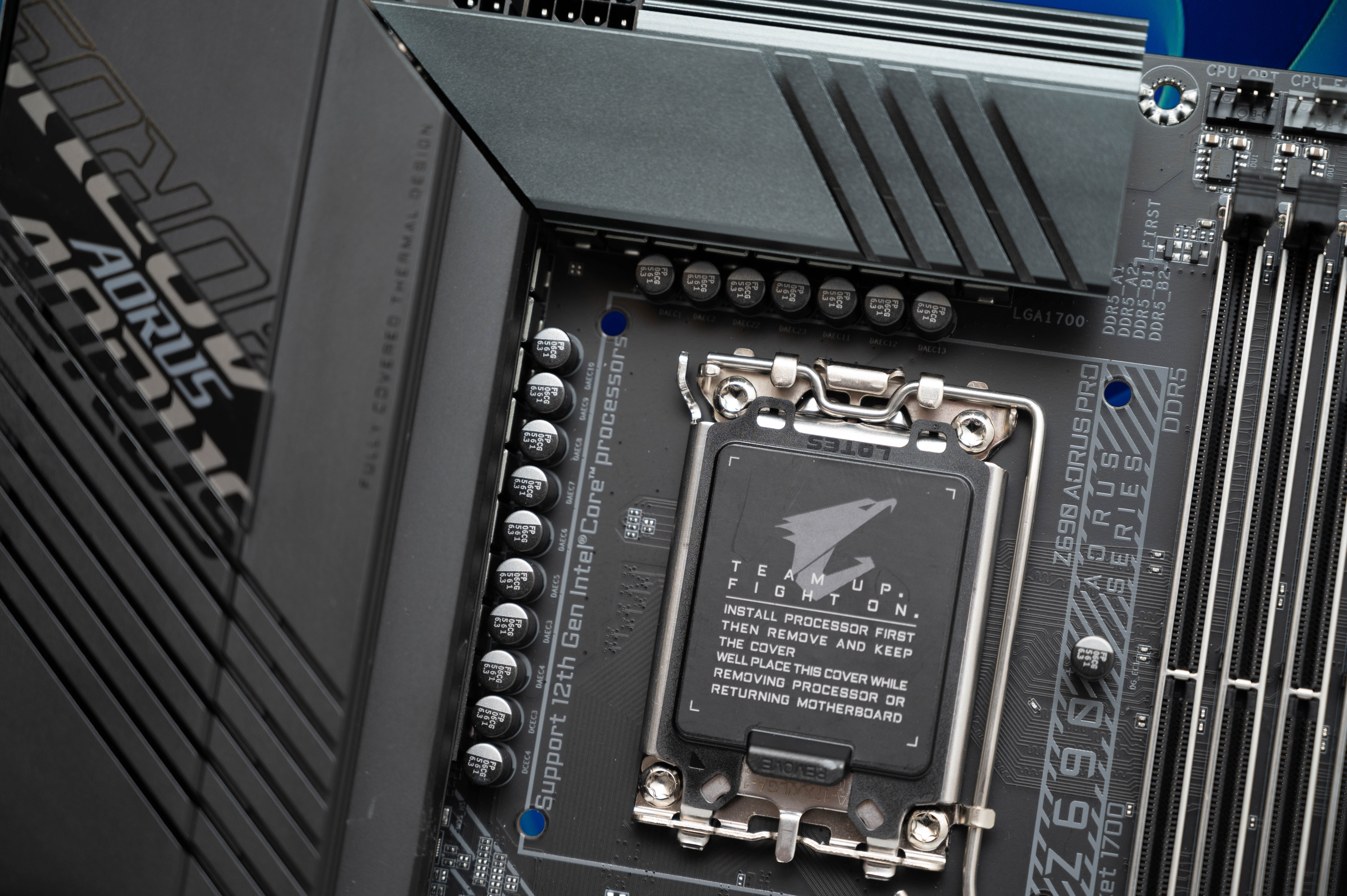 技嘉|可以，这很雕！技嘉大雕Z690驾驭12代i9-12900K上手简测