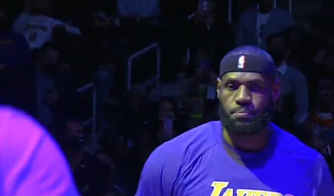 范齐全|湖人内讧!浓眉魔兽爆发冲突,太阳一波流,詹威半场19分尽力了