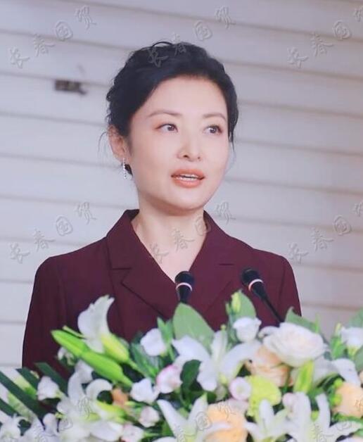 周涛|53岁周涛近照曝光，知性优雅风采不减当年