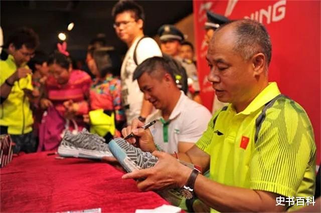 李宁|“体操王子”李宁身价百亿,58岁头发脱落,59岁妻子仍风韵犹存