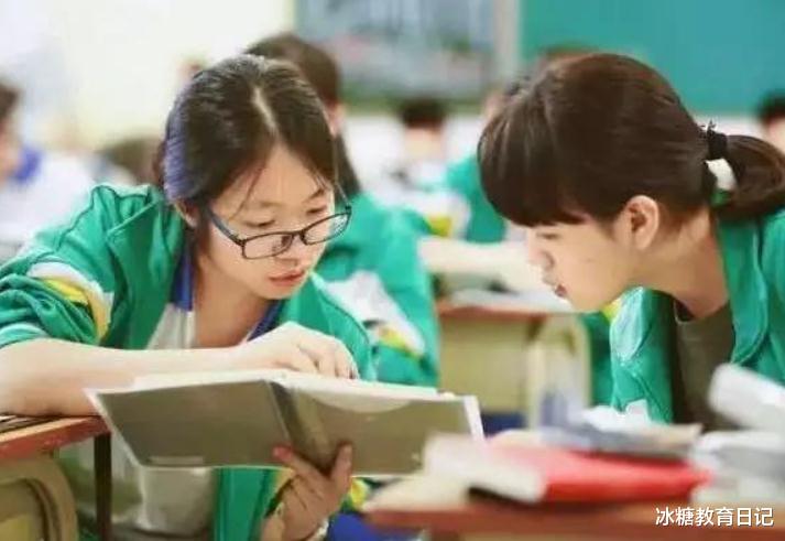 大学|建议“取消中考”，初高中合并4年直升大学，家长笑了学生哭了