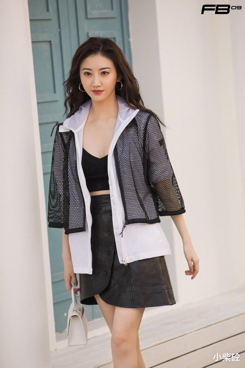 景甜|景甜：背后有靠山，身前有大佬，即使不红依旧有人捧