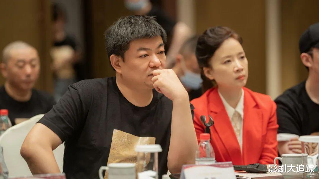 罗晋|罗晋伤感发文“又是一段人生”,配图雨中萧瑟背影,网友:离了?