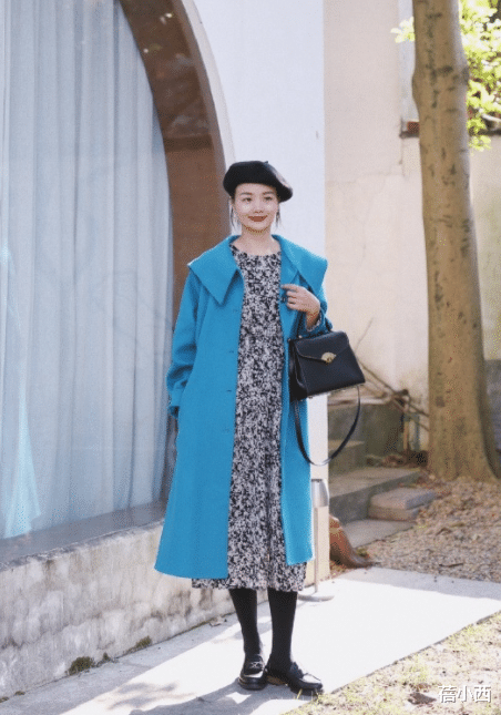 蓓小西 “大衣+碎花裙”今年最火cp,优雅又温柔,爱美的小姐姐都穿上了