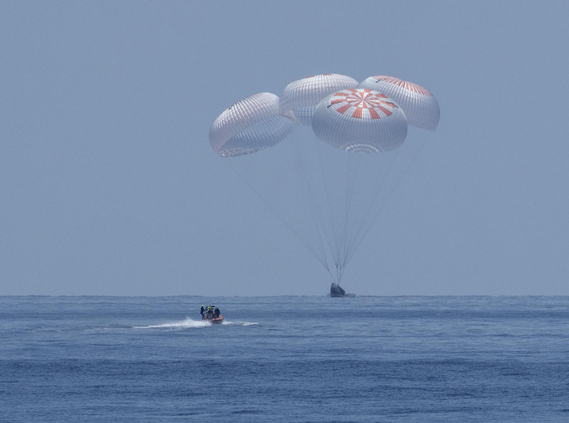 货运 SpaceX“货运龙”号太空船离开空间站，将重要试验结果带回地球