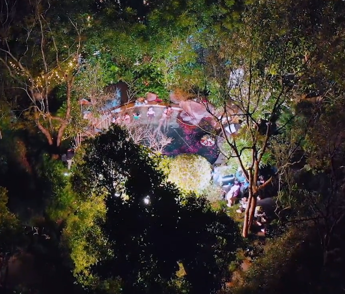 刘涛|刘涛泡温泉大展好身材！因身体光滑被妻子们连夸，她随口一句话让人爱