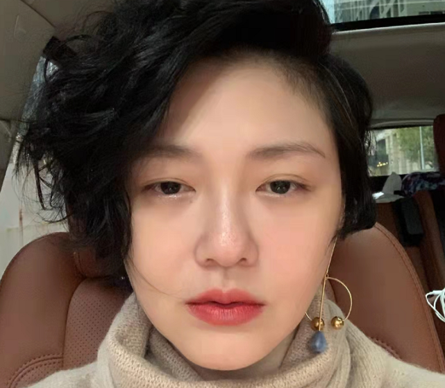 张颖颖|与汪小菲传恋情后，张颖颖首晒美照抛媚眼：无人理解，淡定前行