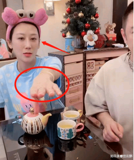 陈浩民|对着镜头使唤保姆，让保姆吃剩饭睡沙发，陈浩民夫妇太一言难尽了