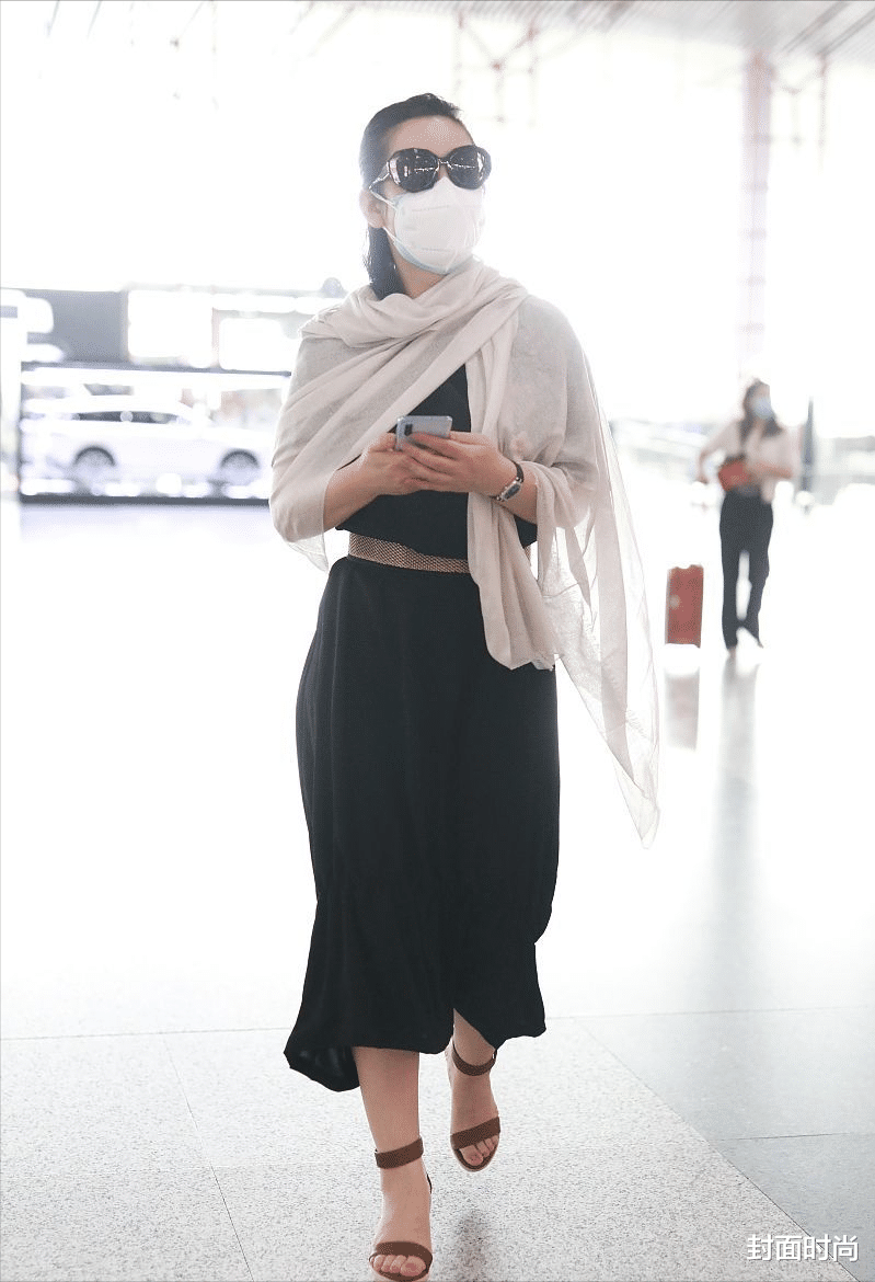 秦海璐|秦海璐的优雅都是长裙给的，私服礼服都高级，娇嫩是宠出来的