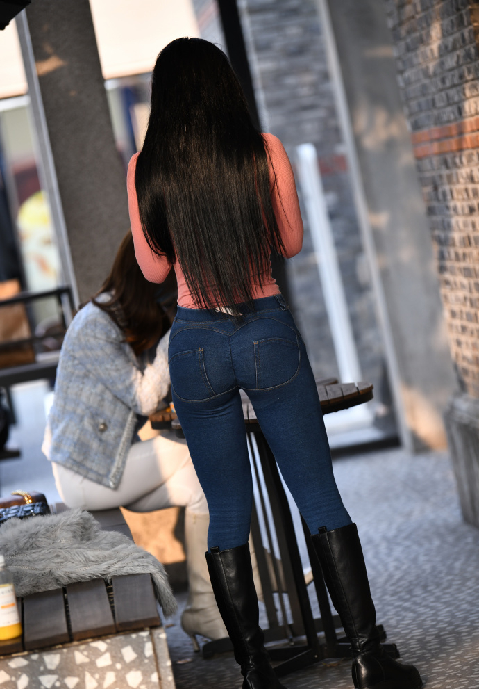 坎叔说时尚 秋季“性感”穿搭,选择紧身裤,既时髦又好看!