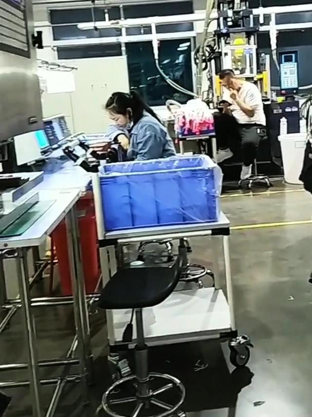 求职|“35岁+”，找工作换工作都亮“红灯”！工厂在收割“青春红利”