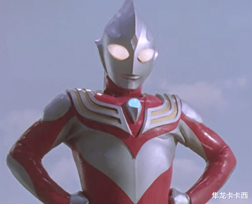 迪迦·奧特曼|迪迦奧特曼強力型真骨雕雜志圖：玩具腹部已經有了掉漆的征兆