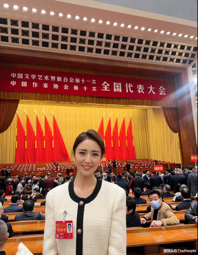 董卿|女星跟央视女主持同框难称霸，董卿气场完胜，关晓彤AB不敌李思思