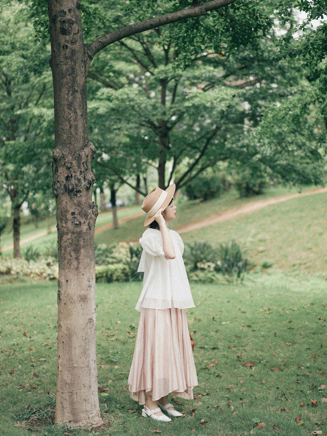 鱼司辰|158cm女孩子却穿出高级感,衬衫搭配半身裙显高显瘦,还精致时髦