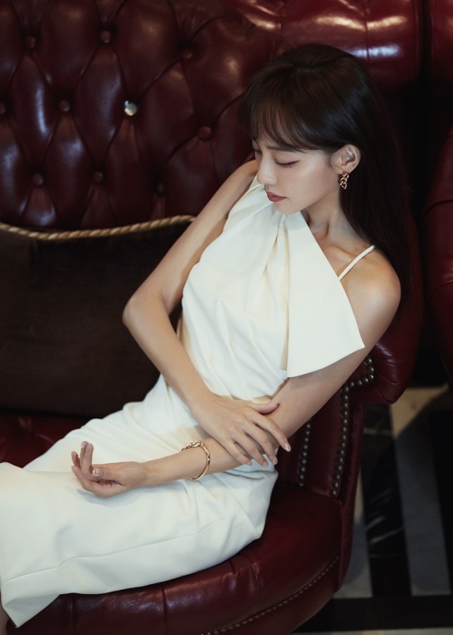 Lady变美日记 张嘉倪穿上白裙好温柔,气质好有“人鱼线”,怪不得买超那么喜欢