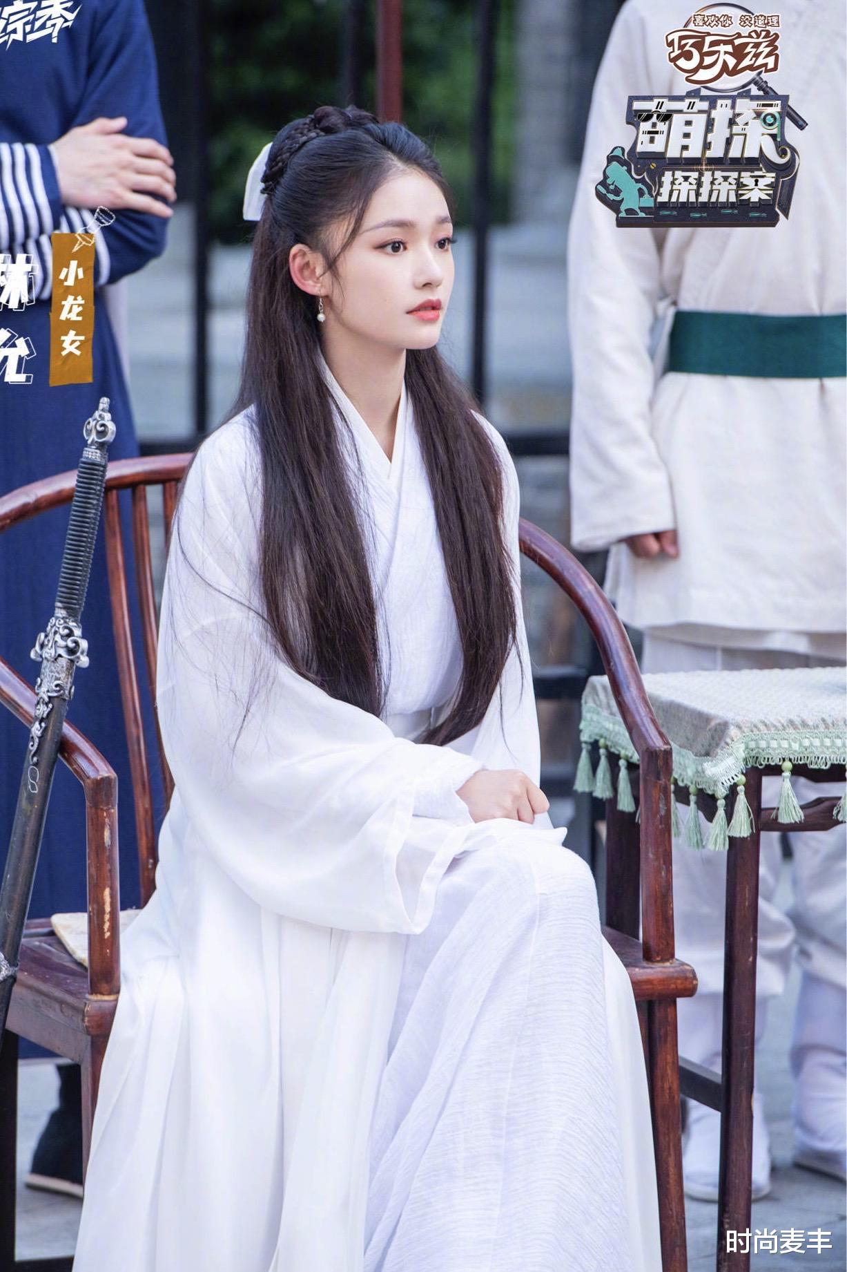 时尚麦丰|林允尝试古装造型，粉色古装配长发抱着琵琶，仙气十足