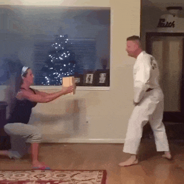  “北大石狮子被人偷袭砍成重伤！到底是何人所为？”