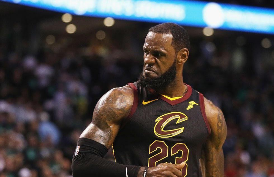 交易 詹姆斯在母队坚守，招募再厉害的球员，全是詹姆斯的本事