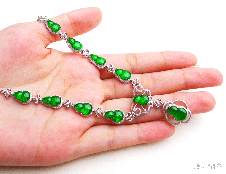 雕刻|【哈轩翡翠】翡翠小葫芦怎么挑选？它的寓意你知道多少