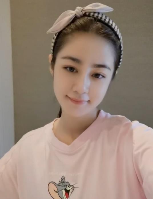 毕畅|“王小蒙”离婚了?发文伤感互不打扰疑告别,嫁豪门6年儿女双全