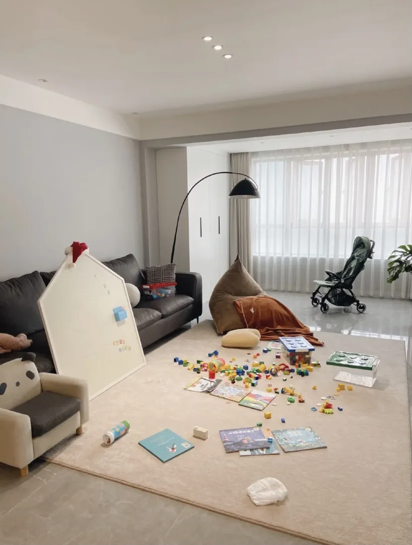 |你家的电视背景墙太丑了，现在流行这样装！