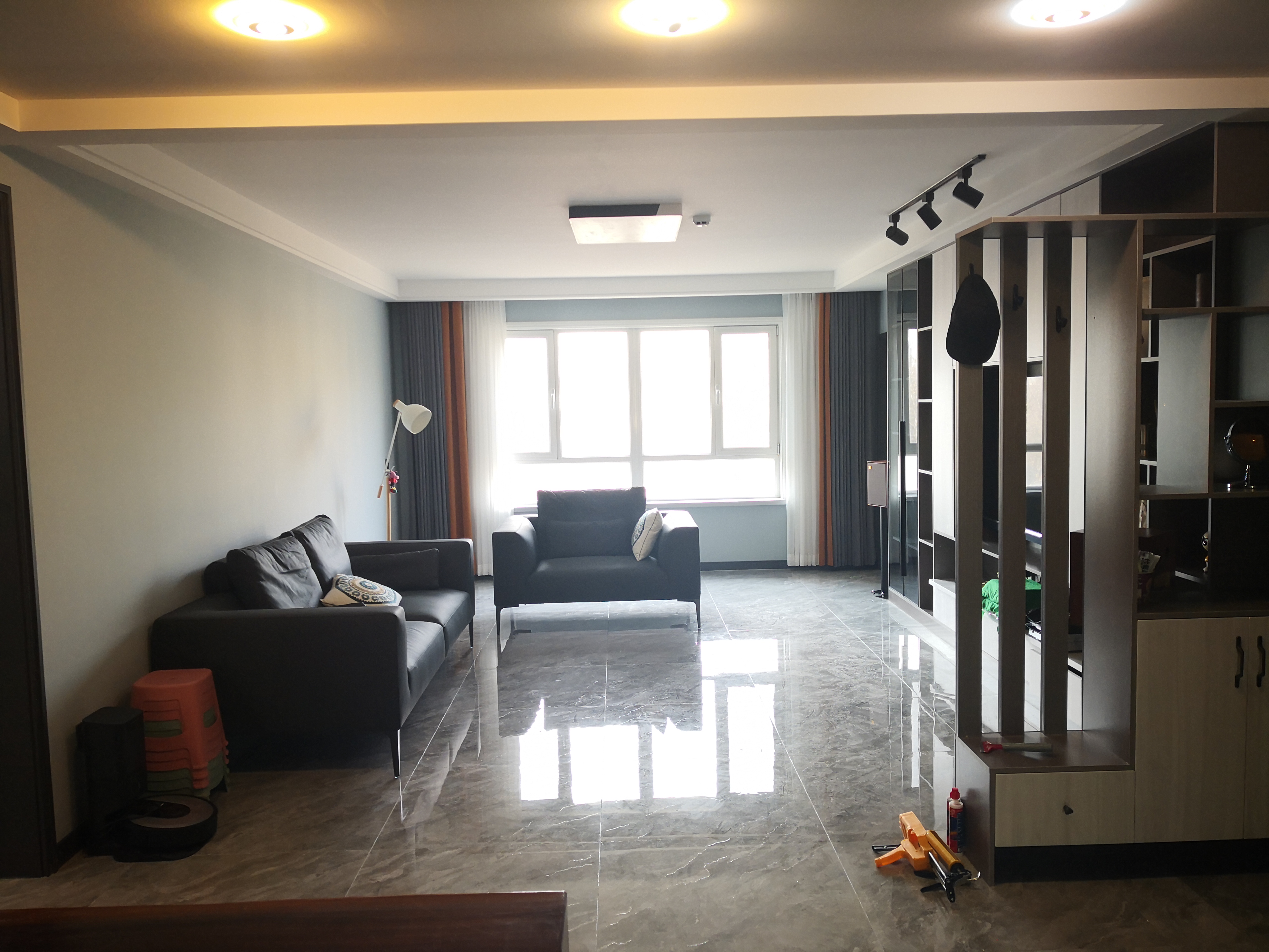 装修新房要美观漂亮，而施工则是能够实施，然后才是美观漂亮