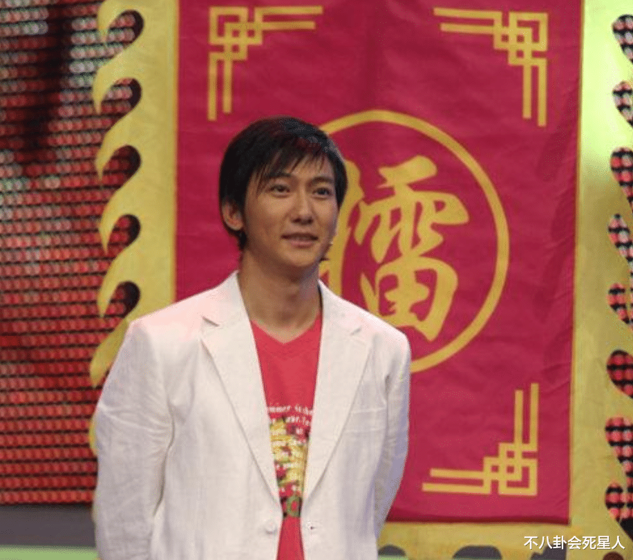 靳东|从帅气新闻主播变肿胀油腻男，这个男演员把一手王炸牌打得稀烂