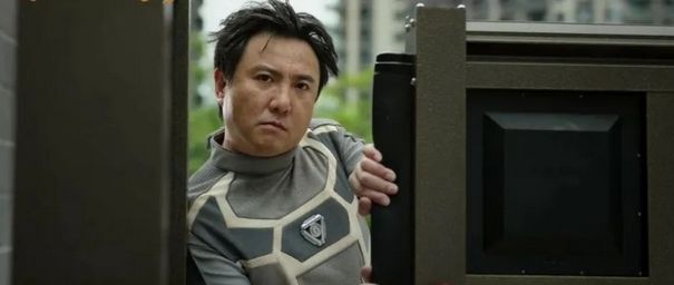 长津湖|2021年票房排行榜前五，《长津湖》稳居榜首，第三比第四多了43亿