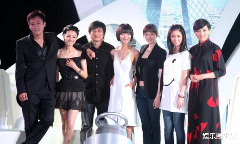 高圆圆|高圆圆11年前工作照曝光，造型太野引发热议，清纯人设备受质疑