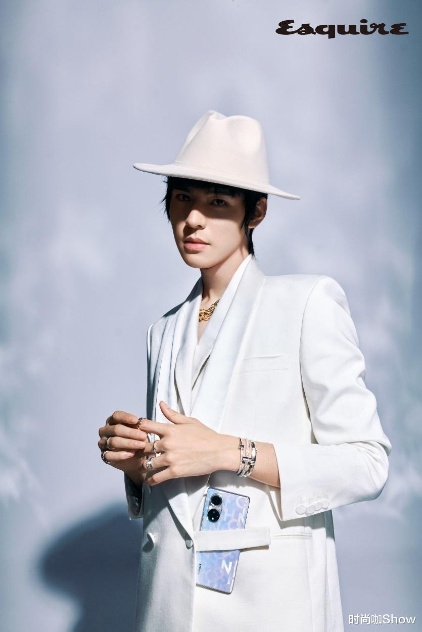 时尚咖Show|镜无止境，与龚俊一起，解读荣耀密码