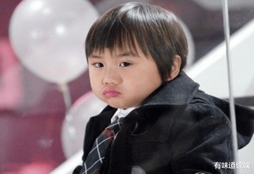 单志刚|2岁出道就年入百万的“小芈月”，因漂亮被禁止整容，今变成这般