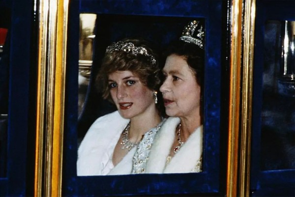照见古今 戴安娜是女王认准的儿媳，为王室生俩儿子，为何后来成“眼中钉”