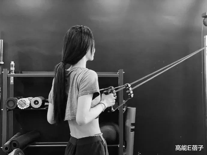 曾可妮|身高174体重100斤,她却还被粉丝催着减肥?