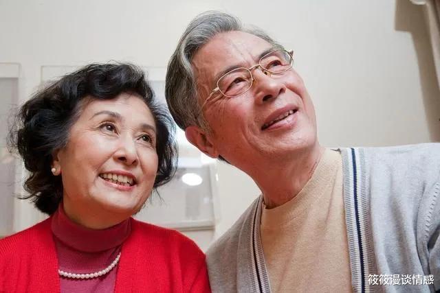 筱筱漫谈情感 大妈：不再婚不搭伙，不请保姆不去养老院，享受恋爱的感觉真好