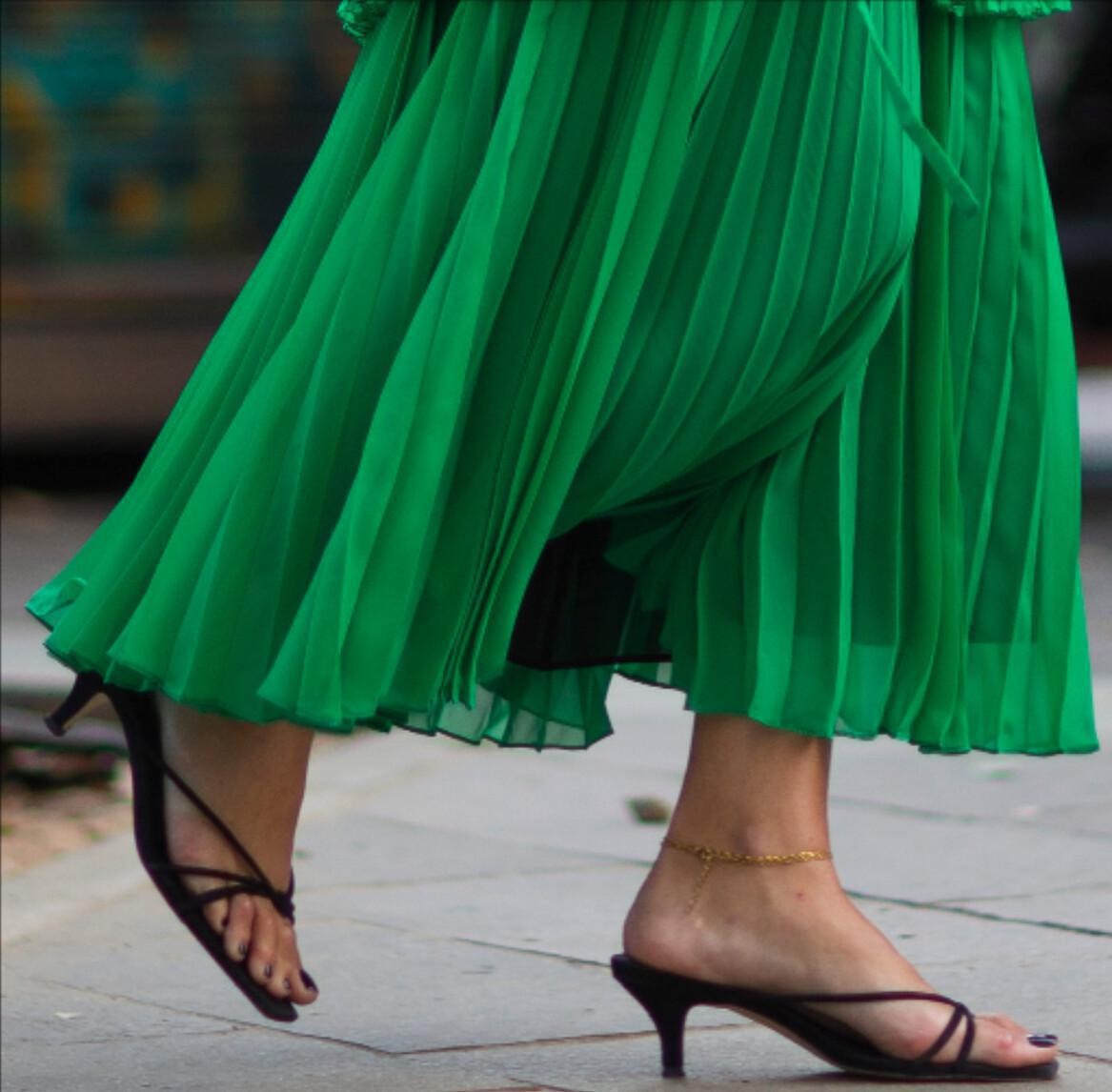 刘美华时尚|手链见得多了,知道“脚链”应该怎样搭配吗?简约时尚又撩人