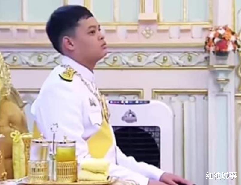 红袖说事 16岁提帮功精神紧绷，泰王住院后忧心忡忡，母子团聚愿望落空