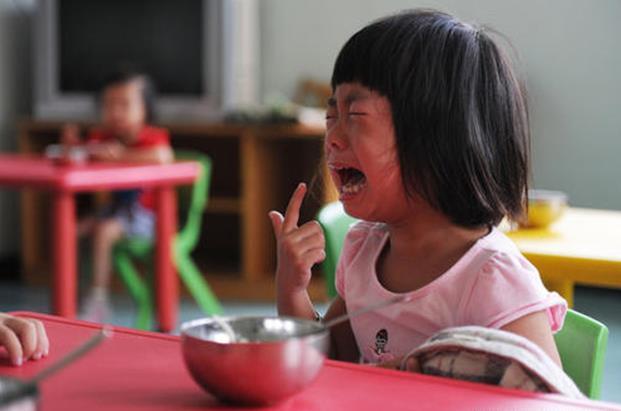 孕妈酱|女儿被欺负,宝妈在群里“放狠话”怼家长:比教孩子还手更有效