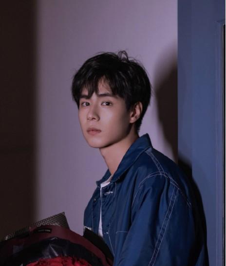 我独坐小窗一盏清茶 《我的时代，你的时代》未播先火，胡一天李一桐被指吸血杨紫李现