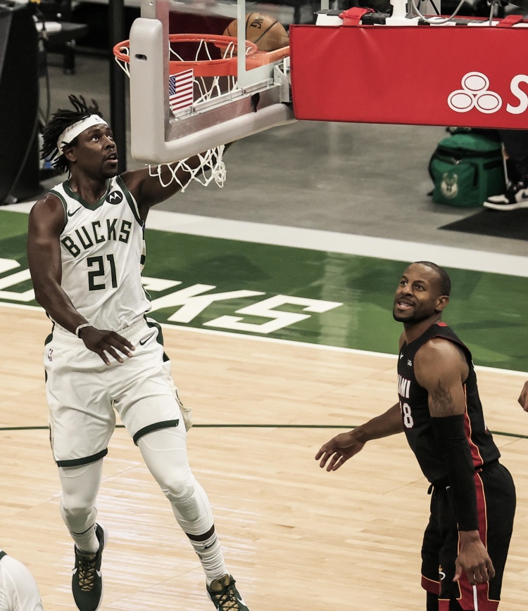 詹姆斯·哈登|活該0: 3！塔克羞辱巴特勒，字母哥攤牌，尼克楊：誰(shuí)讓你們不交易來(lái)哈登！