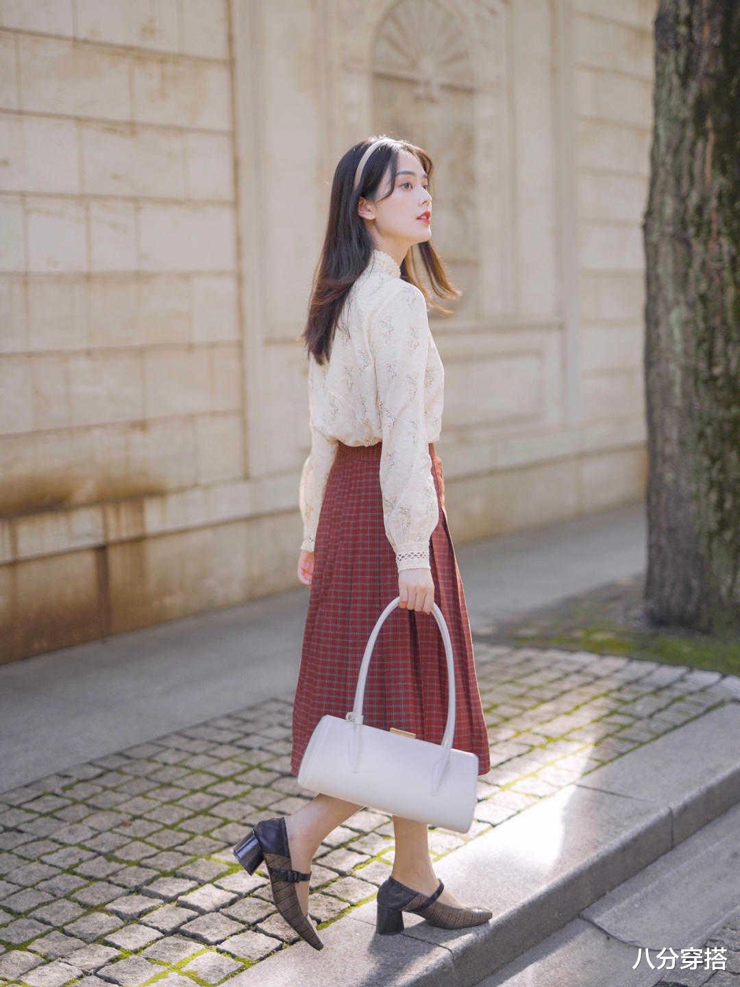 八分穿搭|秋天，衬衫的“高级穿法”是这样的，搭配西裤知性干练，洒脱利落