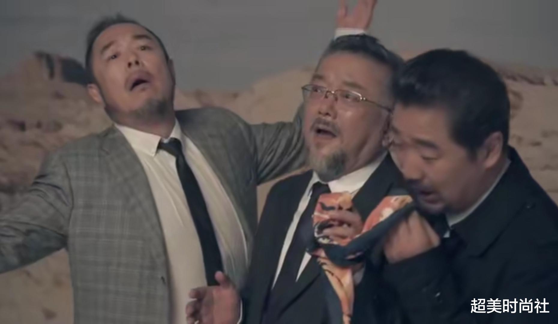 超美时尚社 王刚罕见上节目，72岁戴眼镜气色好，与张国立同台互动有活力