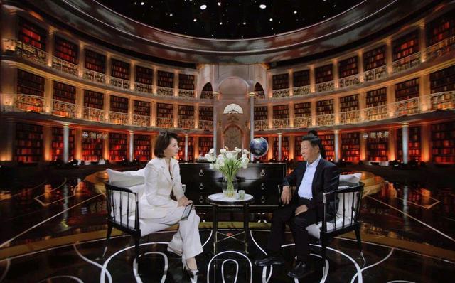 防晒喷雾|董卿重返央视舞台太期待!穿短裤秀麻杆细腿,齐眉短发好温柔知性