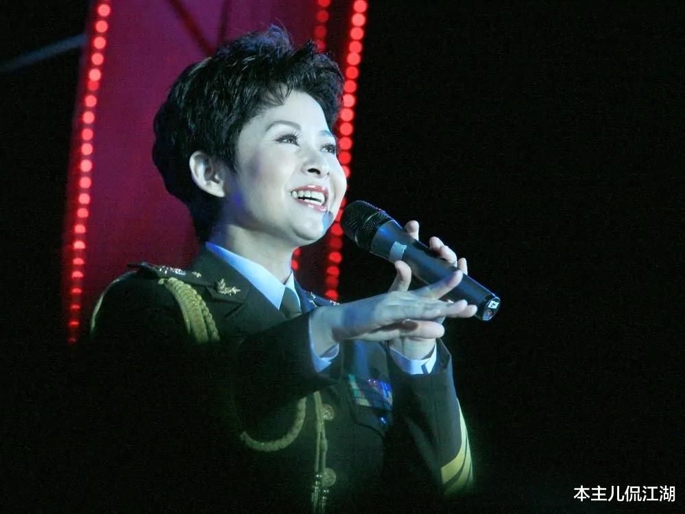 春晚|董文华“毁灭史”，她到底经历了什么？