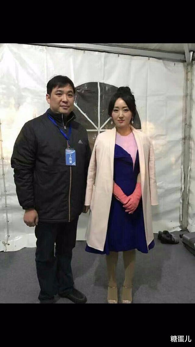 杨钰莹|杨钰莹坦言没长过皱纹，之前农村商演的生图，一看就是老大妈！