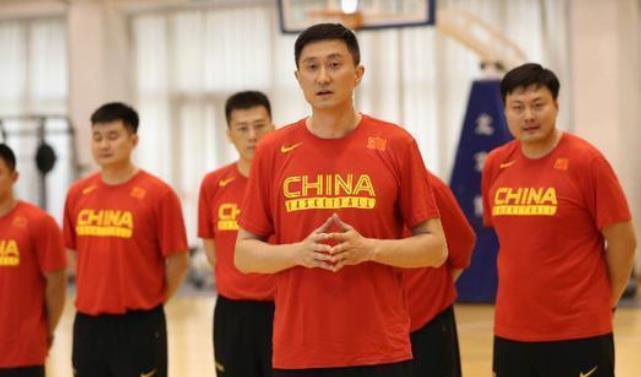 杜锋|中国男篮杜锋：姐姐开餐馆供他打篮球，成名后给姐姐养孩子