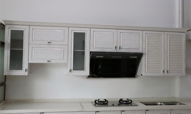 |现在流行全铝橱柜,比定制橱柜便宜,又更实用,使用寿命更长