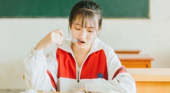 陈官凤说情感|为什么女生进入高中后，成绩普遍下滑，班主任：4个原因没法避免